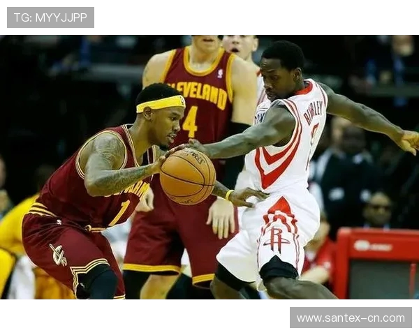 火箭队与骑士队比赛录像的精彩片段展示